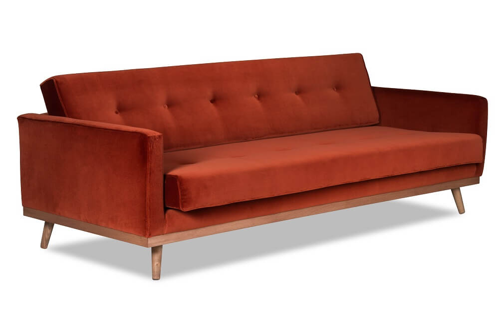 sofa w kolorze brązowo-czerwonym